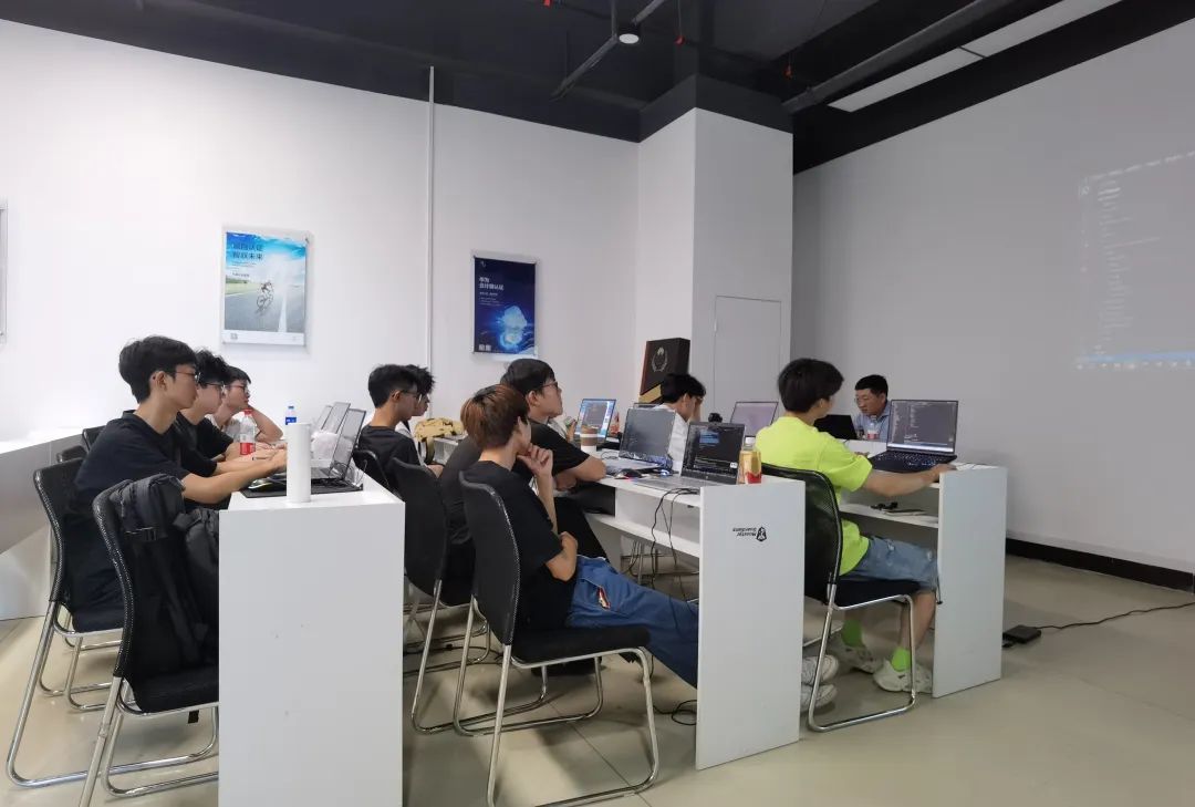 暑期首場華為云移動應用開發師資培訓在泰豪動漫學院舉辦，賦能動漫人才培養新動能